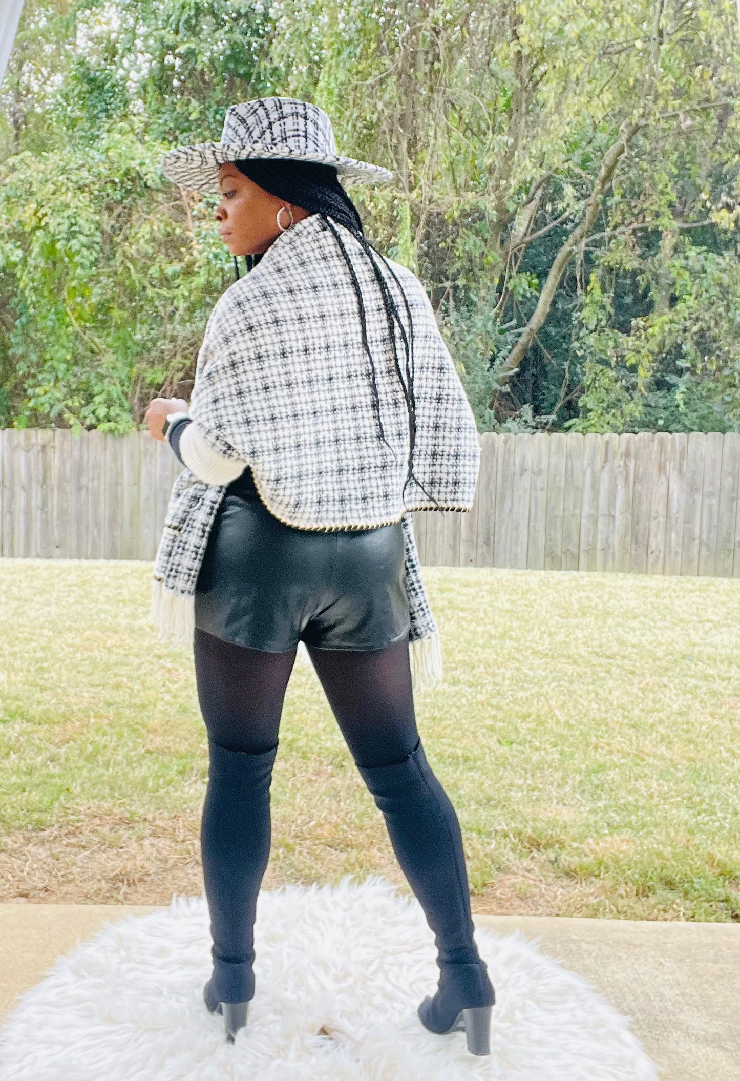 Tweed Poncho (white)