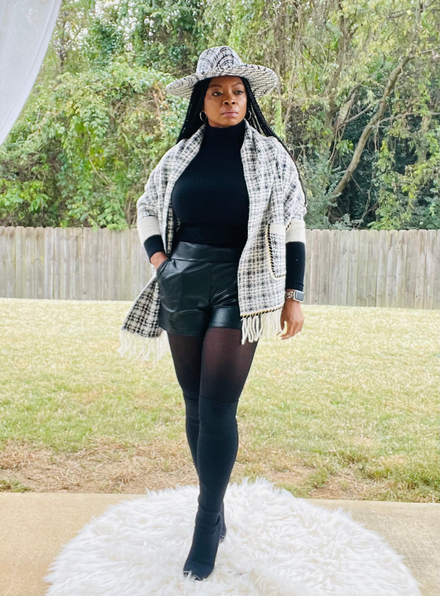 Tweed Poncho (white)