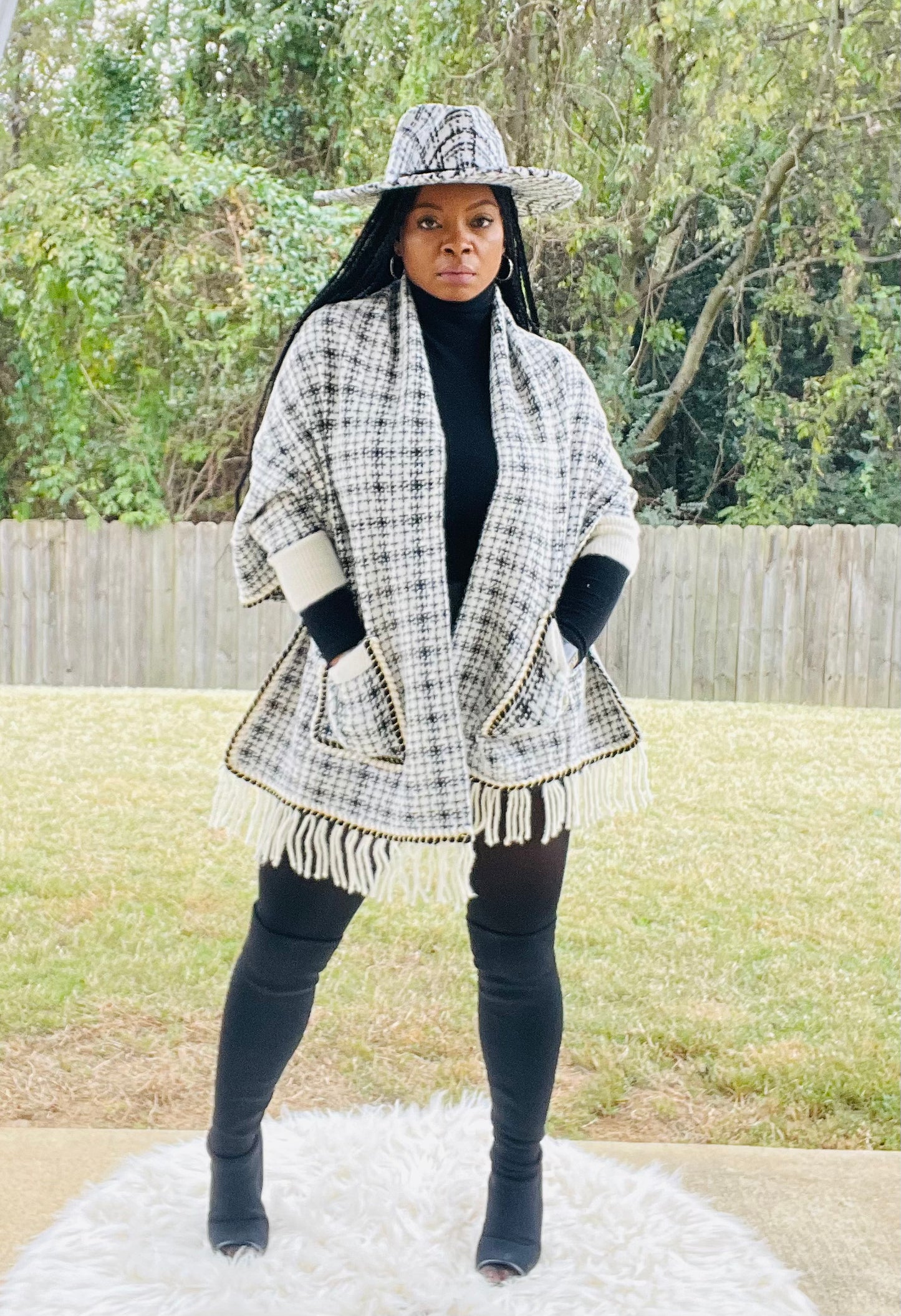 Tweed Poncho (white)